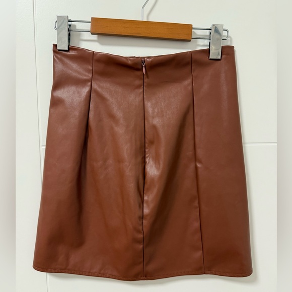 Elegant Brown Leather Skirt - Picture 2 of 9